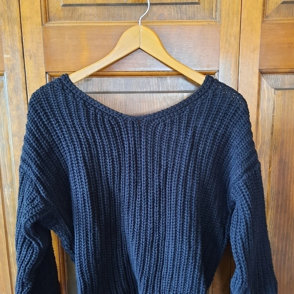 Black chunky ribbed knit crewneck sweater with back v-neck twist knot